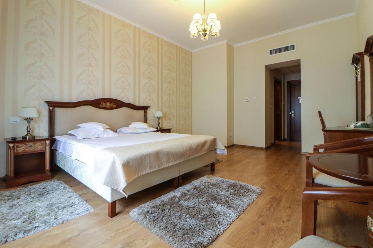 Astoria Grand Hotel Орадя Экстерьер фото