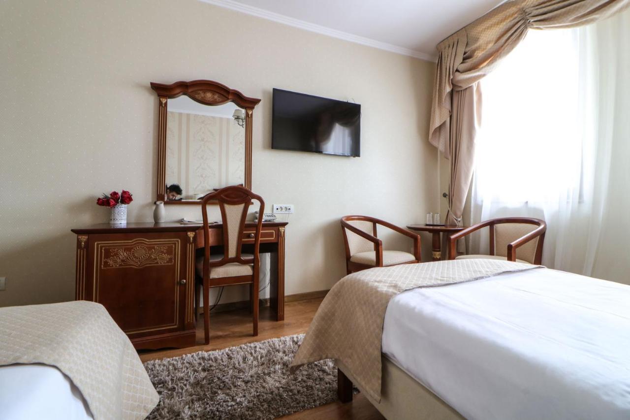 Astoria Grand Hotel Орадя Экстерьер фото