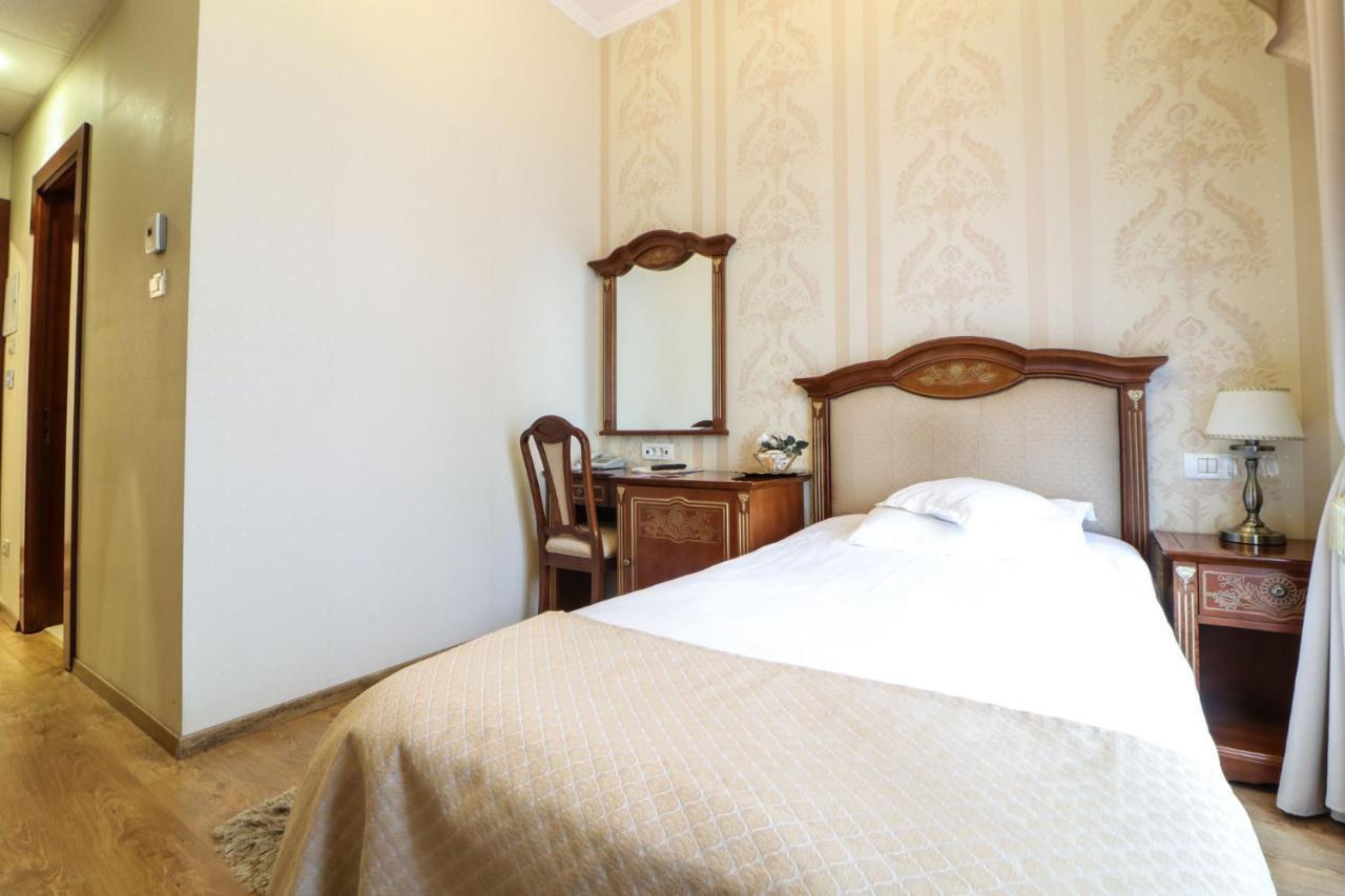 Astoria Grand Hotel Орадя Экстерьер фото