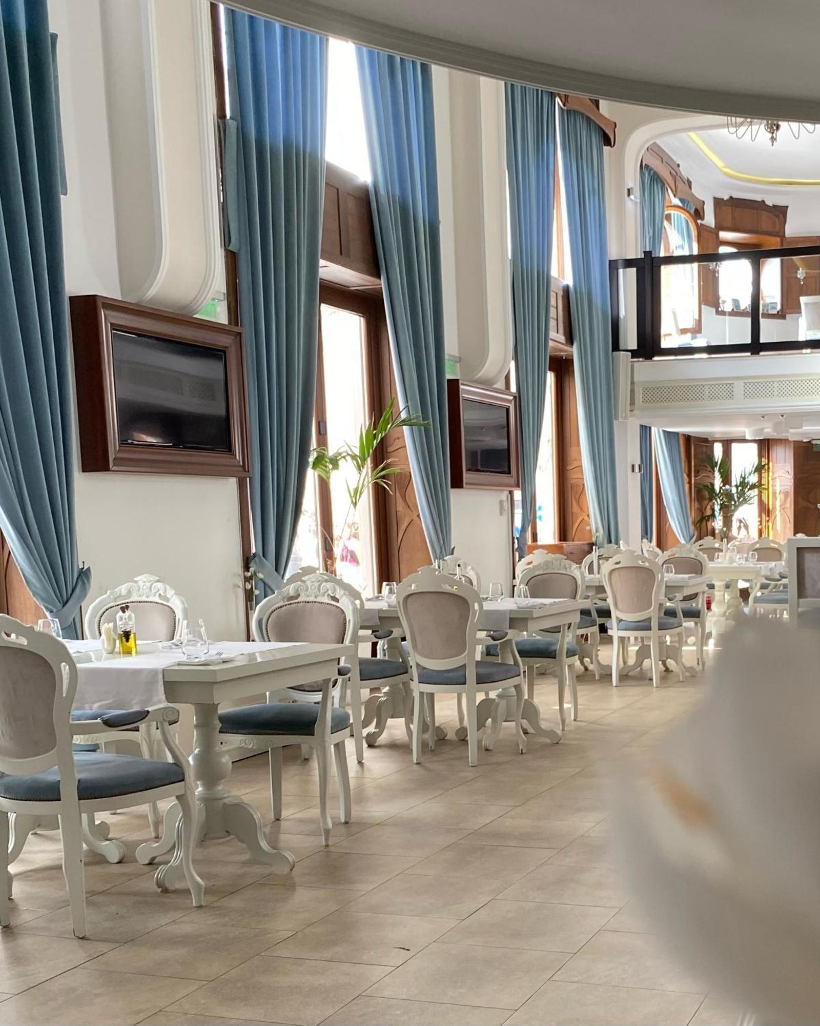 Astoria Grand Hotel Орадя Экстерьер фото